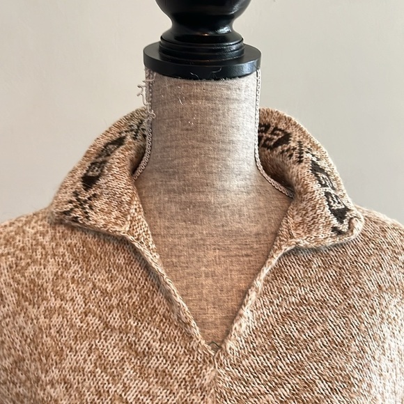 Alpaca short poncho - brown One Size fits most.  Excellent Condition. Super Soft - Picture 2 of 7